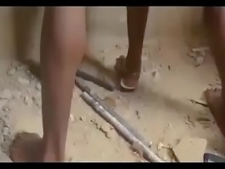 Αφρικάνικο nigerian γκέτο buddies γαμήσι από συμμορία ένα παρθένα / μέρος 1