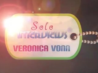 Solointerviews gros seins brunette véronique vonn doigt