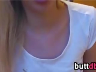 Ispititor blonda face anal cu o vibrator