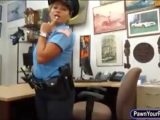 Lotynų amerikietė policija pareigūnas pakliuvom iki pawn youth į as užpakalinis kambarys