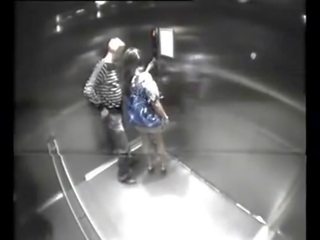 Trokštantis randy pora šūdas į elevator - 