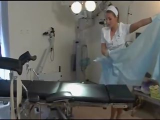 Magnificent sykepleier i tan strømper og hæler i sykehus - dorcel