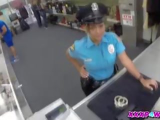 Поліція офіцер couldnt hock її зброя