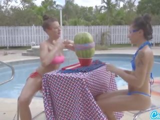 Camsoda teens s velika rit in velika prsi start a watermelon eksplodira s guma ba