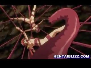 Krūtinga hentai žiauriai išgręžtas iki tentacles monstras