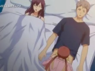 Tenårings 3d anime unge kvinne slåssing løpet en stor pecker